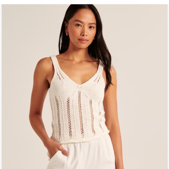 NWT Abercombie skimming v-neck crochet top - Picture 2 of 9